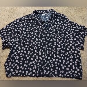American Eagle Outfitters Black and White Floral Button Down Shirt